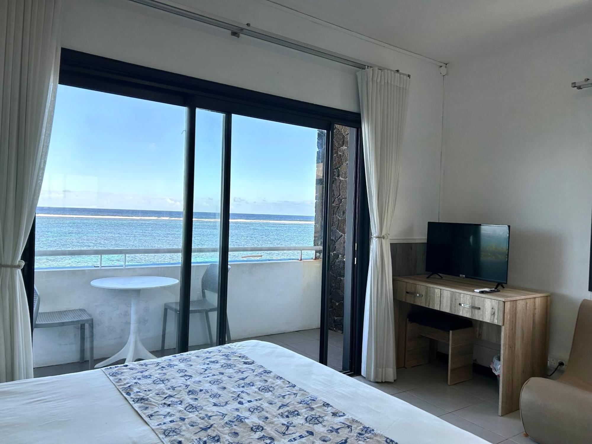 Blue Beryl Guest House Blue Bay Buitenkant foto